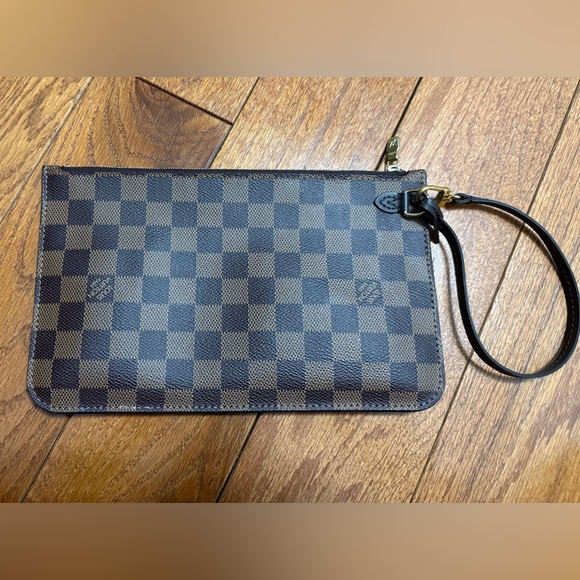 Authentic Louis Vuitton Damier Neverfull GM Pochette Cherry interior - Picture 2 of 12